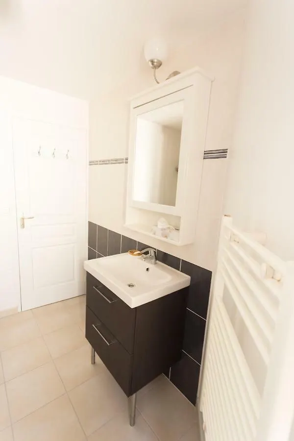 Appartement Spacieux Rochereau L'Isle-sur-la-Sorgue Apartment